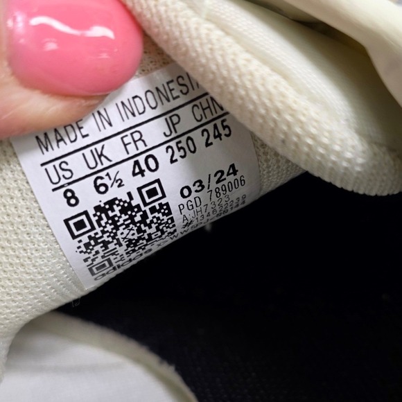 Adidas Run 60s 3.0 Sneakers White Red Retro Gum Sole Womens 8 Excellent - Picture 6 of 6